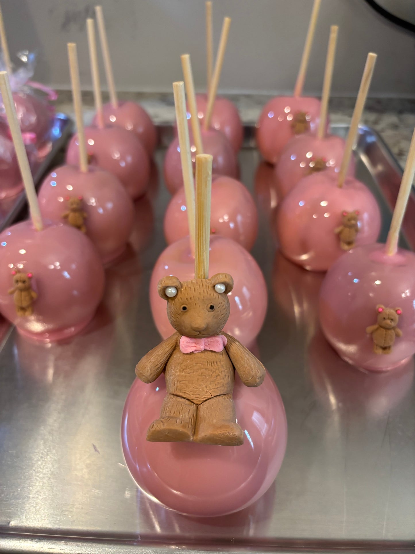 Themed candy apples 🍭🍏 (fondant or pictures)
