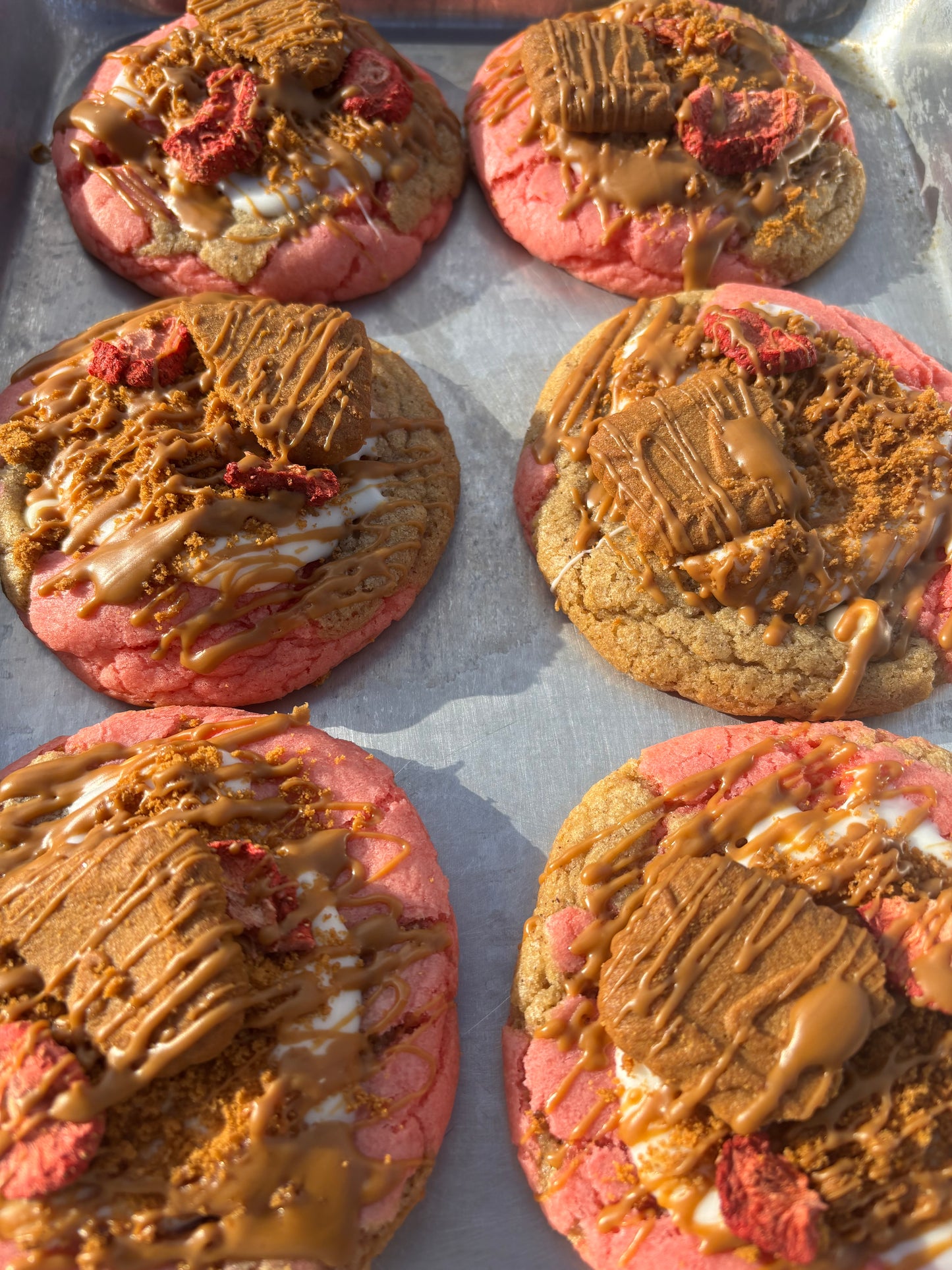 Strawberry 🍓 biscoff cookies