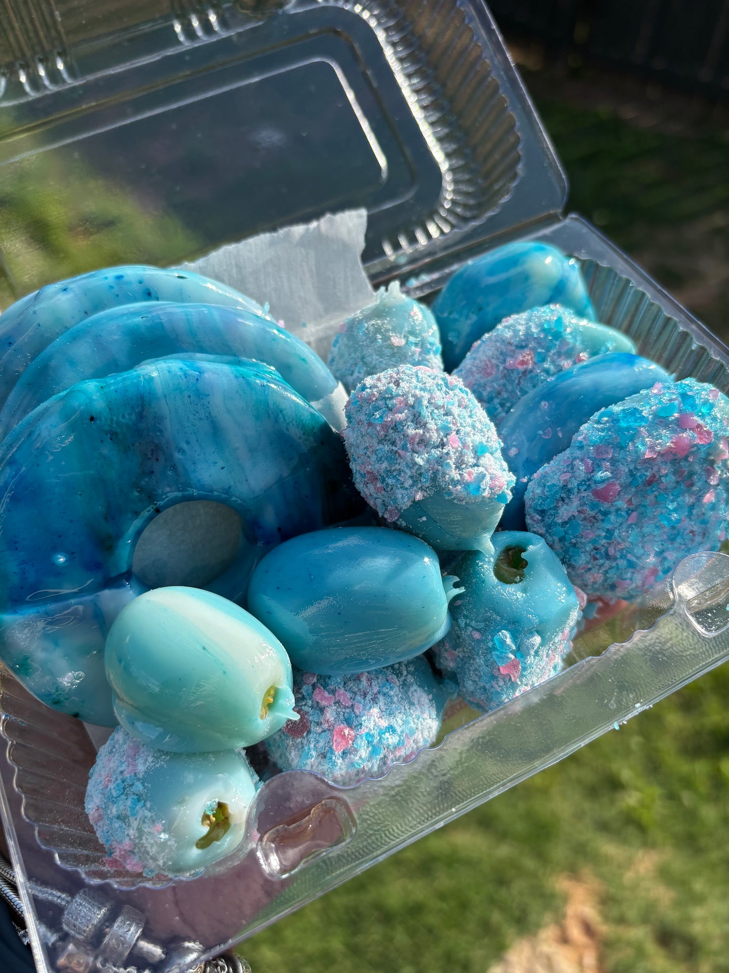 Candy grapes, pineapple and kiwi Tray