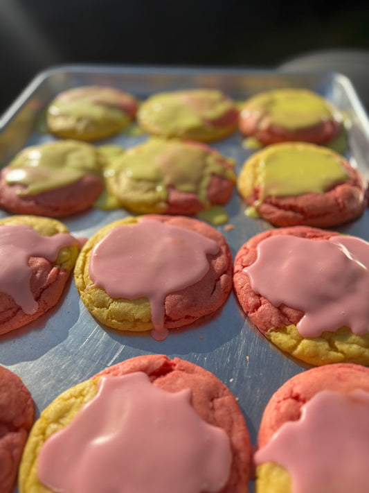 Strawberry lemon cookies w/icing frosting 🍓🍋