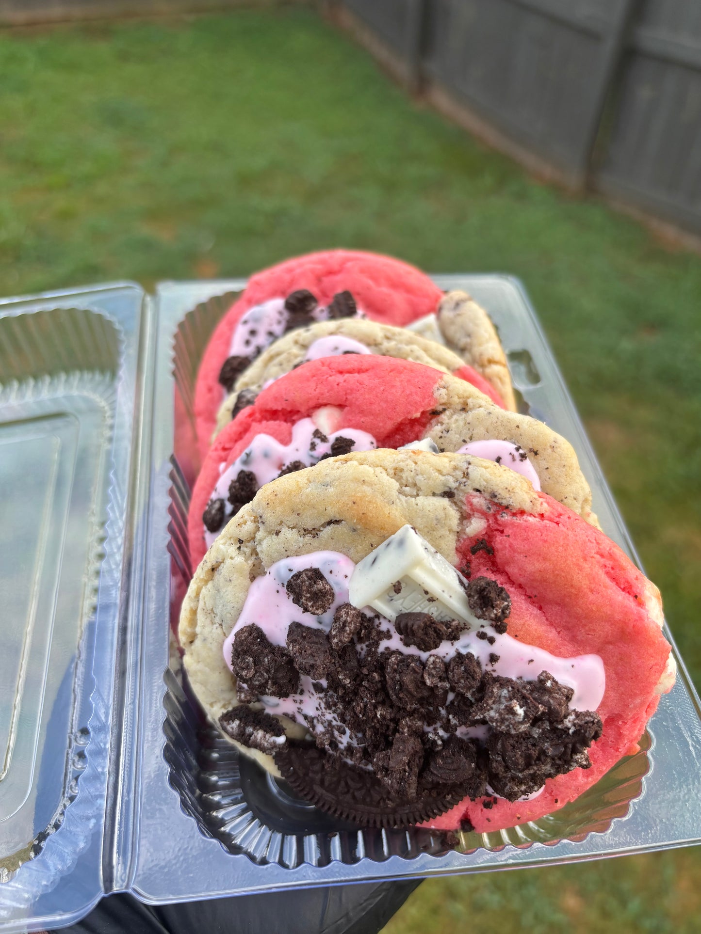 Strawberry cookies and crème Oreo cookies 🍓🍪