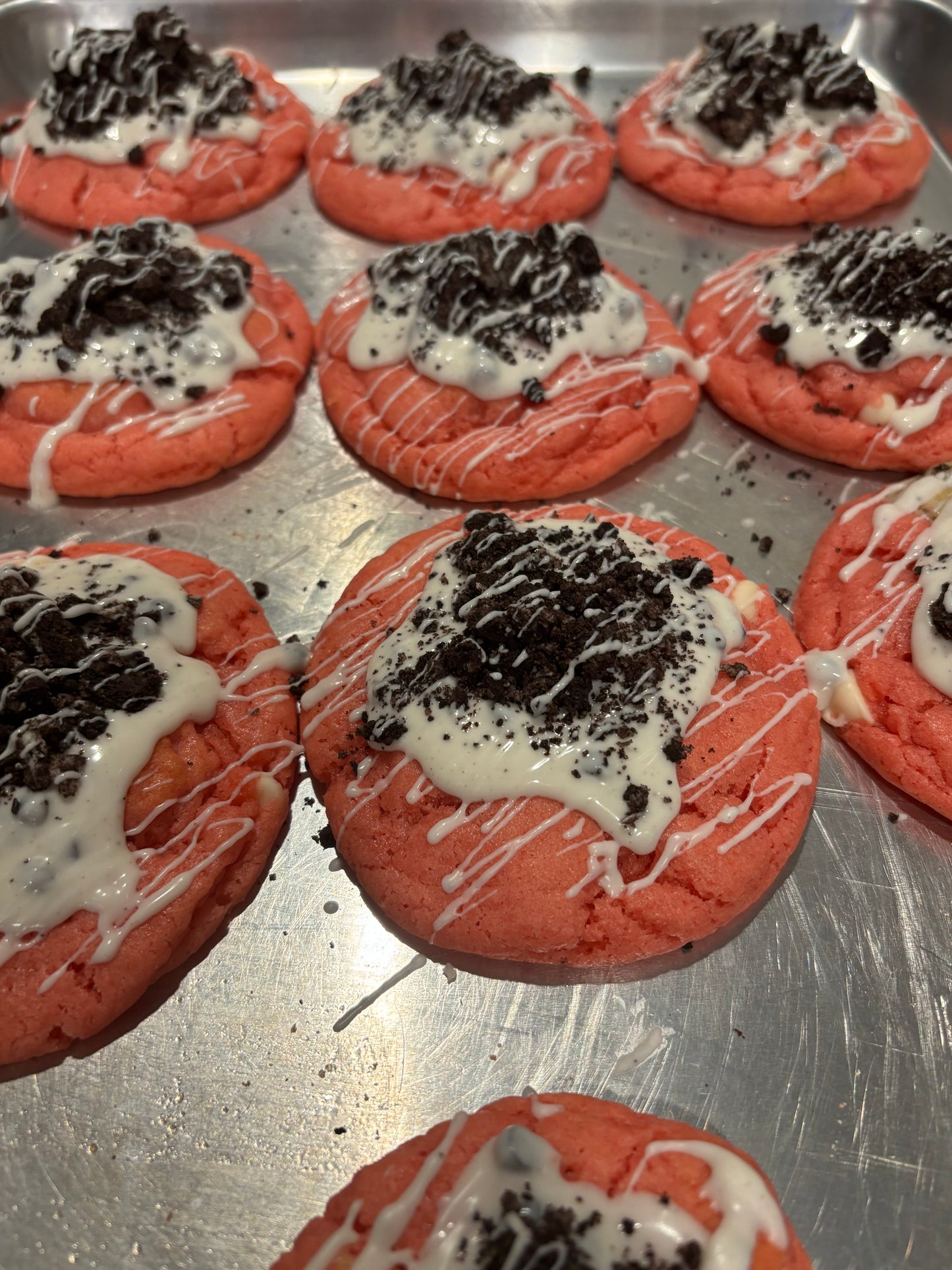 Strawberry cookies and cream cookies 🍓🍪