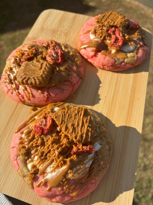 Strawberry 🍓 biscoff cookies